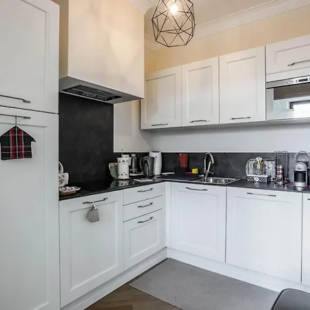 & Modern Apt W/ Netflix-amazon Prime Lucca