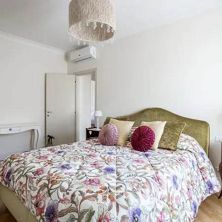 & Modern Apt W/ Netflix-amazon Prime Apartment