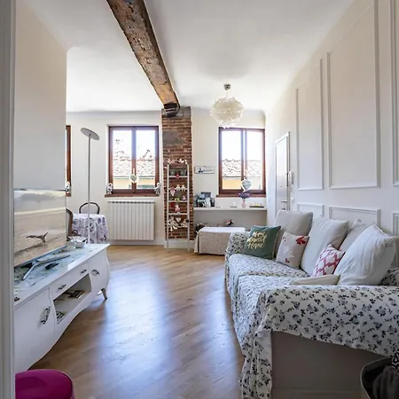 & Modern Apt W/ Netflix-amazon Prime Lucca